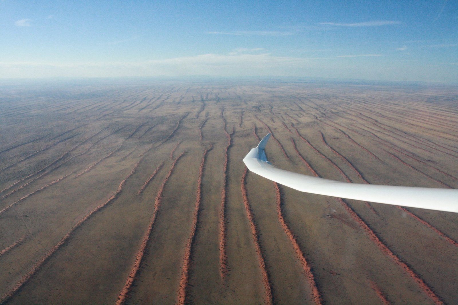 Kalahari-Dünen von oben, Winglet eines Segelflugzeugs